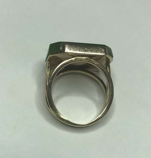 GREEN JADE RING=9ct GOLD=HALLMARKED=BRITISH SIZE M.