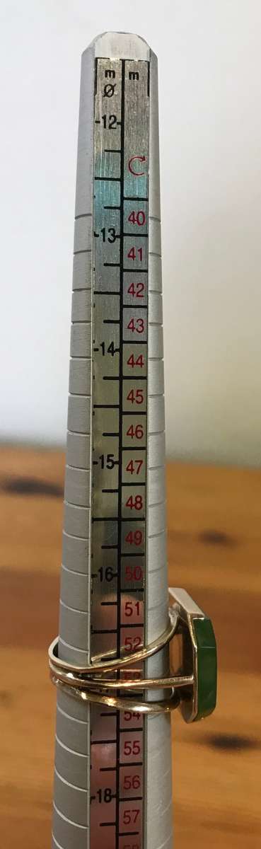 GREEN JADE RING=9ct GOLD=HALLMARKED=BRITISH SIZE M.