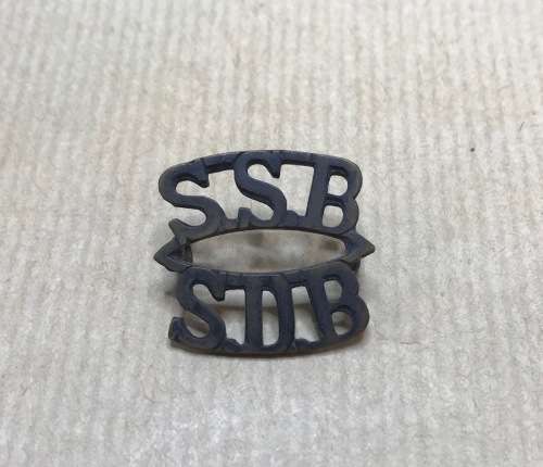 SADF BADGE=WWII SPECIAL SERVICE BATTALION TITLE BADGE=WORLD WAR TWO=BRASS.