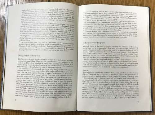 DIVING FOR CRAYFISH IN SOUTH AFRICA COLIN VARY Published by Struik 1983 Margo Branch LOBSTERS.