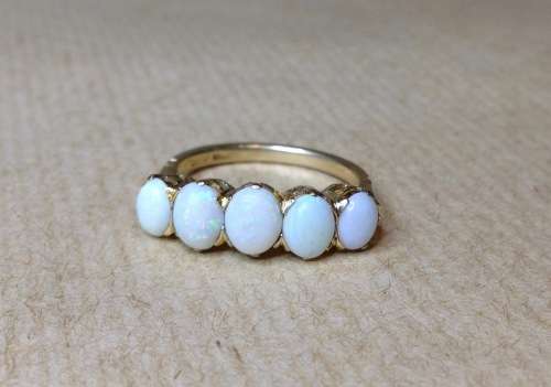 WHITE OPAL RING Hallmarked and Stamped 9K (carat) GOLD 5 OPALS! SIZE US 10 UNUSUAL and STUNNING!