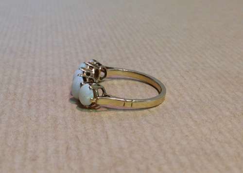 WHITE OPAL RING Hallmarked and Stamped 9K (carat) GOLD 5 OPALS! SIZE US 10 UNUSUAL and STUNNING!
