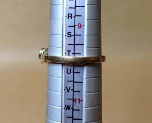 WHITE OPAL RING Hallmarked and Stamped 9K (carat) GOLD 5 OPALS! SIZE US 10 UNUSUAL and STUNNING!