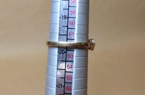 WHITE OPAL RING Hallmarked and Stamped 9K (carat) GOLD 5 OPALS! SIZE US 10 UNUSUAL and STUNNING!