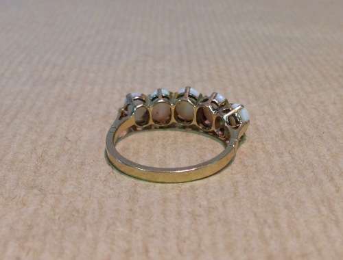 WHITE OPAL RING Hallmarked and Stamped 9K (carat) GOLD 5 OPALS! SIZE US 10 UNUSUAL and STUNNING!