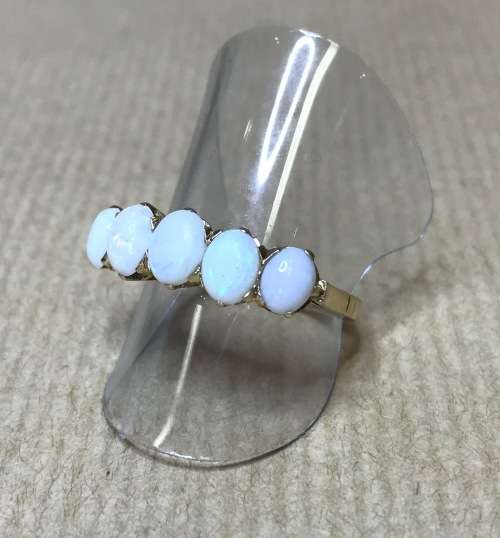 WHITE OPAL RING Hallmarked and Stamped 9K (carat) GOLD 5 OPALS! SIZE US 10 UNUSUAL and STUNNING!