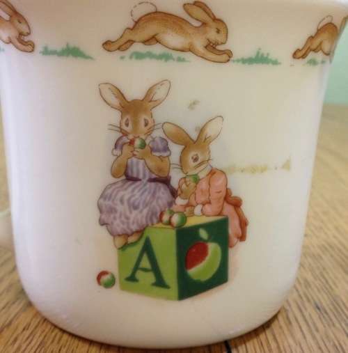 ROYAL DOULTON BUNNYKINS 1936 ALPHABET MUG ABC ENGLISH FINE BONE CHINA ENGLAND.