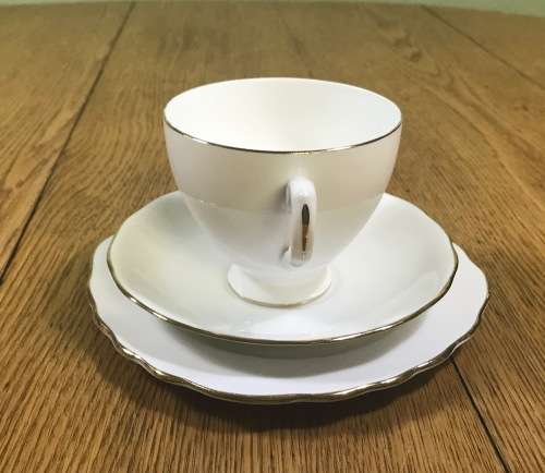 QUEEN ANNE=RIDGWAY POTTERIES=TRIO=TEA CUPS=SAUCERS=ROYAL MALVERN CAKE/SIDE PLATES=