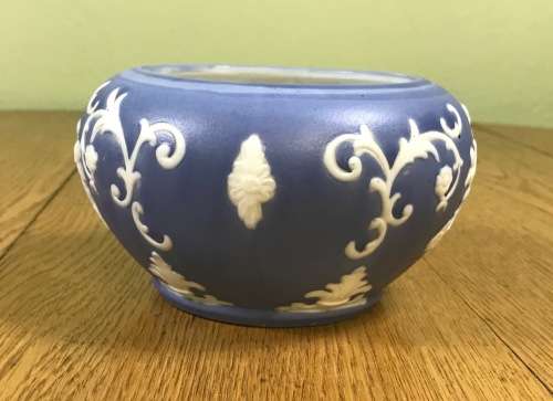 WEDGWOOD style BOWL BLUE and WHITE NO LID Please read notes.......