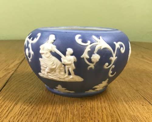 WEDGWOOD style BOWL BLUE and WHITE NO LID Please read notes.......