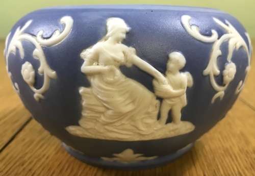 WEDGWOOD style BOWL BLUE and WHITE NO LID Please read notes.......