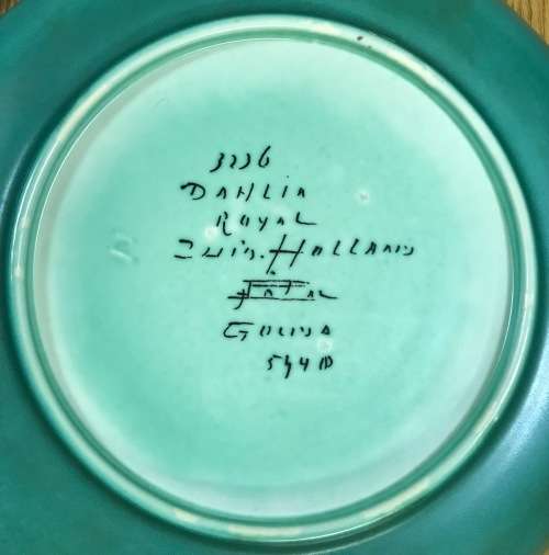 GOUDA ROYAL Zuid Holland BOWL PLATE CHARGER 1948 3236 544? DAHLIA PATTERN FLOWERS FLORAL 3 HANDLES.