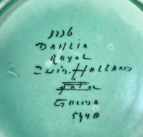 GOUDA ROYAL Zuid Holland BOWL PLATE CHARGER 1948 3236 544? DAHLIA PATTERN FLOWERS FLORAL 3 HANDLES.