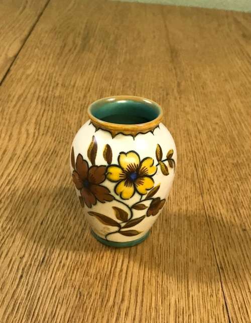 GOUDA HOLLAND SMALL VASE 1939 JULY(5) 2854 TALA PATTERN FLOWERS FLORAL STUNNING PIECE!!!