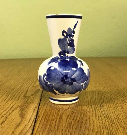 BUD VASE PORCELAIN BLUE AND WHITE WINDMILL BIRDS FLOWERS TREES PLANTS Please Read notes....