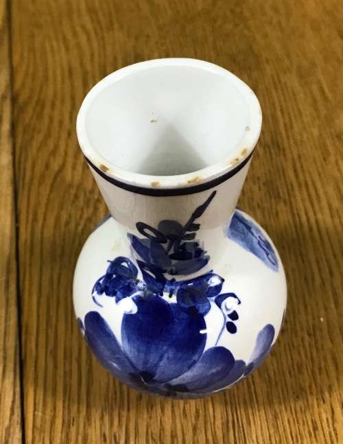 BUD VASE PORCELAIN BLUE AND WHITE WINDMILL BIRDS FLOWERS TREES PLANTS Please Read notes....