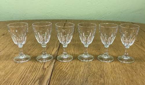 SHERRY PORT APERITIF GLASSES x 6 in the set.