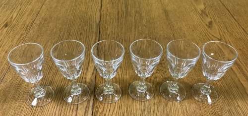 SHERRY PORT APERITIF GLASSES x 6 in the set.