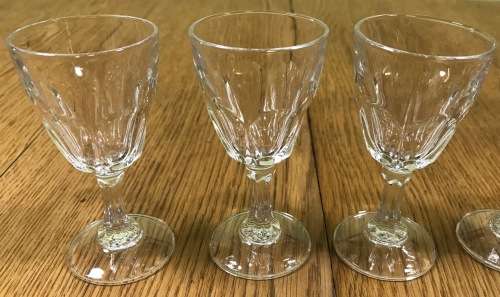 SHERRY PORT APERITIF GLASSES x 6 in the set.