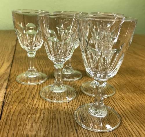 SHERRY PORT APERITIF GLASSES x 6 in the set.
