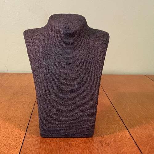 JEWELLERY NECKLACE CHOKER PENDANT DISPLAY MANNEQUIN / BUST / STAND NATURAL PAPER TWINE COLOUR CURVED