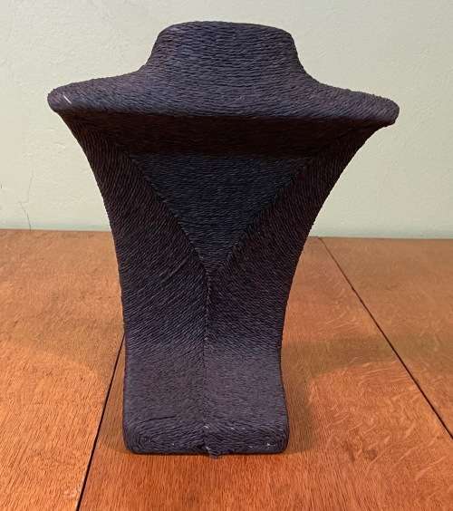 JEWELLERY NECKLACE CHOKER PENDANT DISPLAY MANNEQUIN / BUST / STAND NATURAL PAPER TWINE COLOUR CURVED