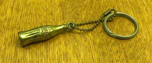 KEYRING x 1 - GOLD COLOURED COKE BOTTLE - KEY RING