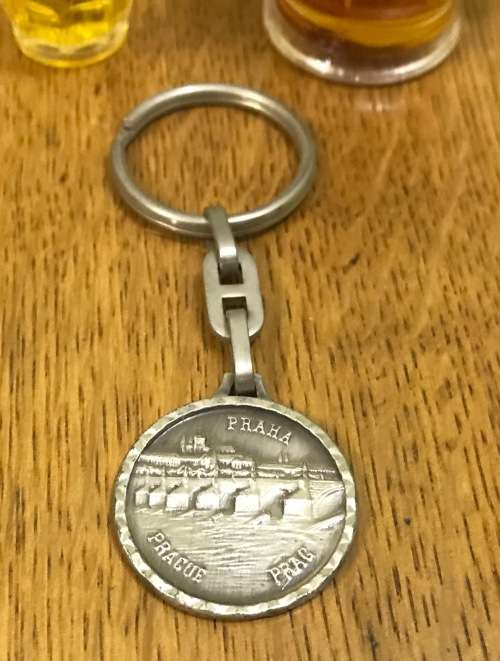 KEYRINGS x 2- FRIDGE MAGNET / OPENER BEER GLASS - MUNCHEN BEER MUG - PARAGUE POLAND - KEY RINGS