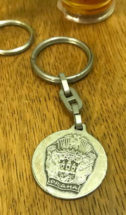 KEYRINGS x 2- FRIDGE MAGNET / OPENER BEER GLASS - MUNCHEN BEER MUG - PARAGUE POLAND - KEY RINGS