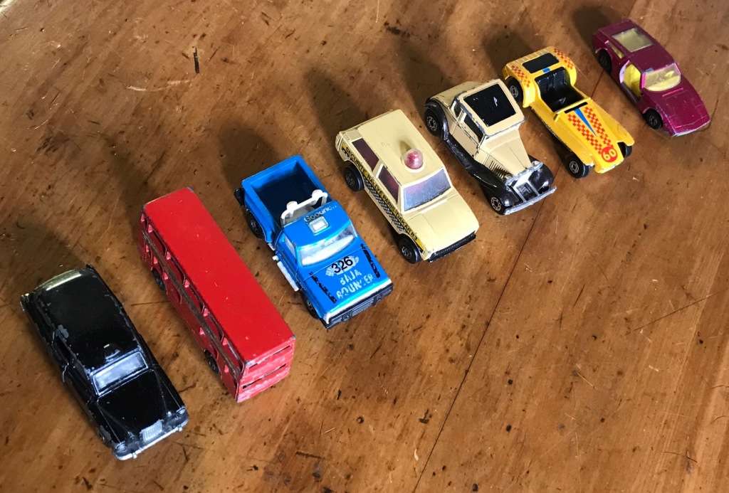 MATCHBOX / LESNEY DINKY CARS - USED - x 7 - Cars - Bus - Paris Dakar - London Taxi - Police