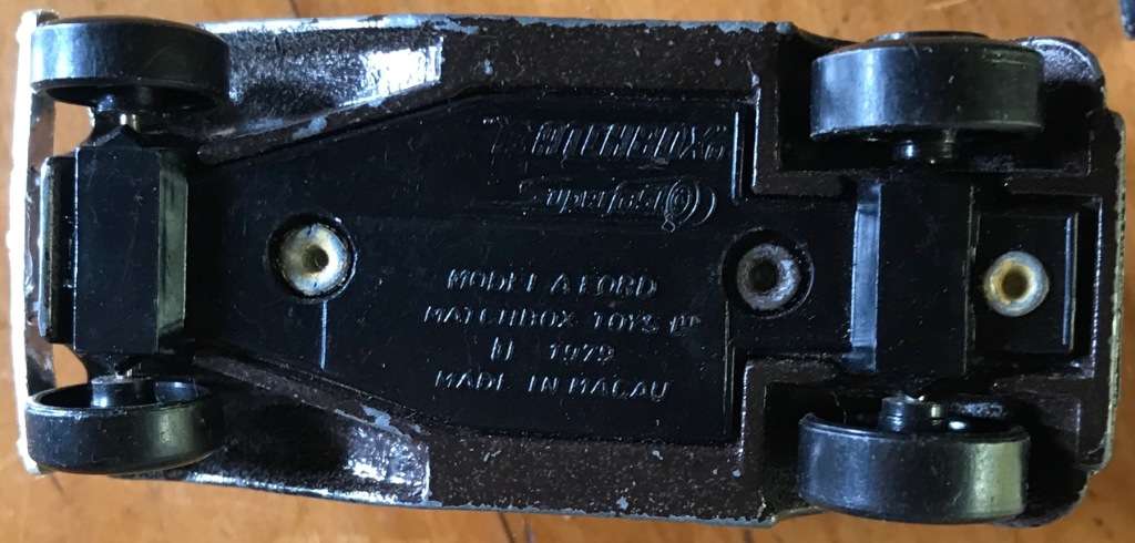 MATCHBOX / LESNEY DINKY CARS - USED - x 7 - Cars - Bus - Paris Dakar - London Taxi - Police