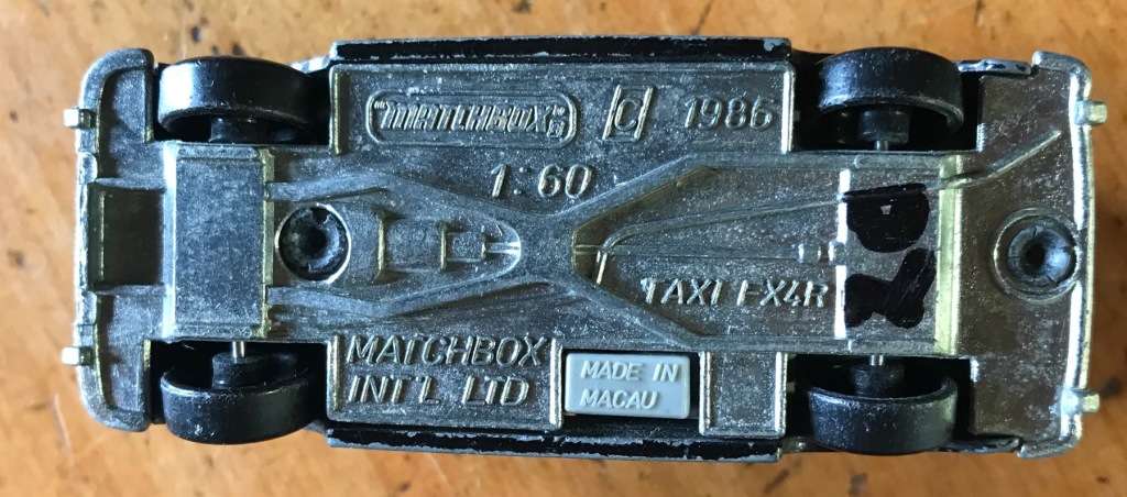 MATCHBOX / LESNEY DINKY CARS - USED - x 7 - Cars - Bus - Paris Dakar - London Taxi - Police