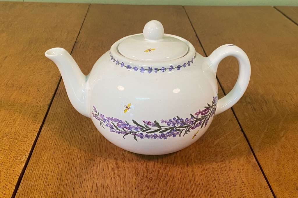 TEA POT - MARGARET ROBERTS BOTANICALS PORCELAIN - LAVENDER & BEES PATTERN - LIKE NEW!!!