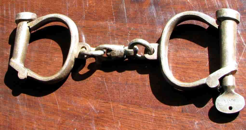 HANDCUFFS = HIATT BEST = BRITISH = Vintage = Full working Order with the Screw-in Key!!!!!! WOW!!!!