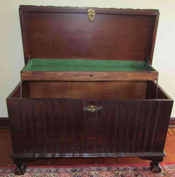 BALL & CLAW KIST=IMBUIA=LARGE=Fold Away Tray inside!=GR8 Condition=Handles=Lockable=NOT OFTEN SEEN!!