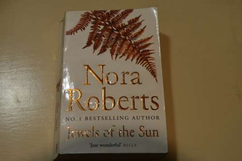 Nora Roberts - Jewels of the Sun