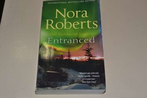 Nora Roberts - Entranced
