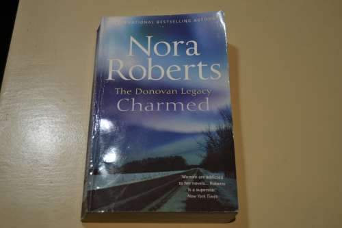 Nora Roberts - Charmed