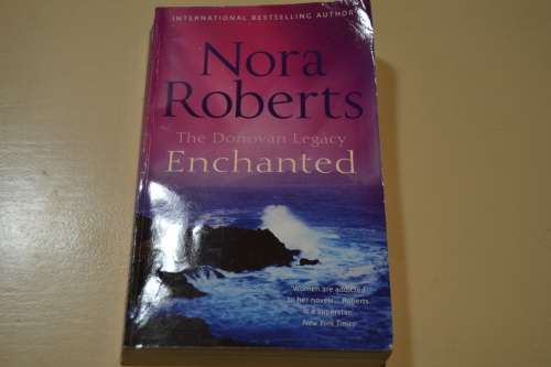Nora Roberts - Enchanted