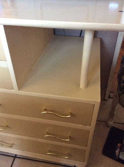 *J* 5 drawer desk