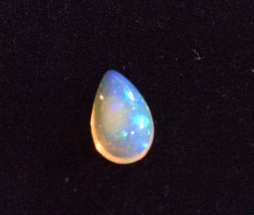 *J* Natural rainbow Welo Opal - 2.3 ct