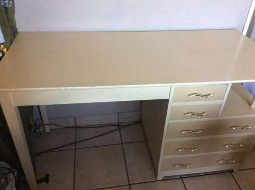 *J* 5 drawer desk