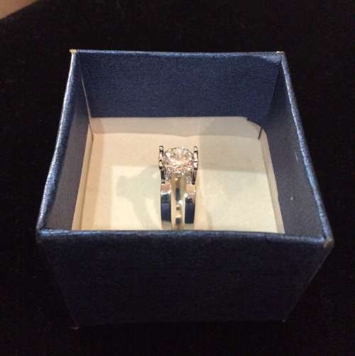 *J* Amazing 1 carat simulated diamond white gold plated ring