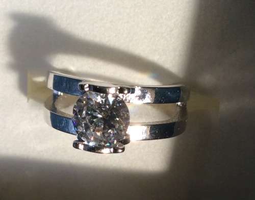 *J* Amazing 1 carat simulated diamond white gold plated ring