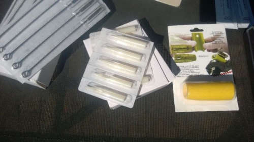 BRAND NEW PROFESSIONAL 2X GUNS(SKULL) COMPLETE TATTOO KIT MACHINE WITH LOADS OF EXTRA (COLOURS)