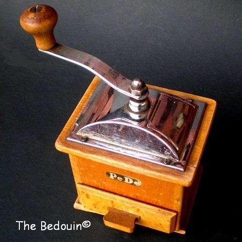 COFFEE GRINDER. Pe De Dienes (German). Wood. Vintage (1950s)