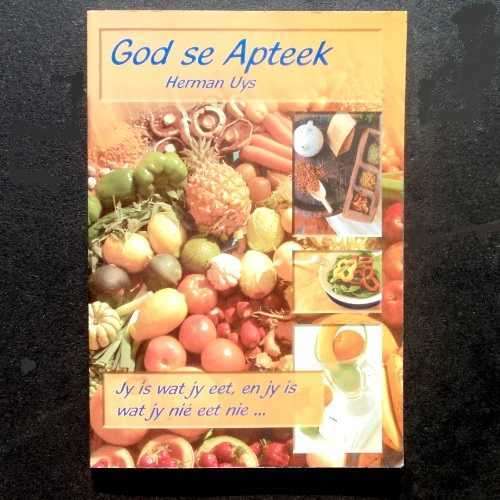 Herman Uys - GOD SE APTEEK. Sagteband. 30 x 21 cm. 12e druk 2007.