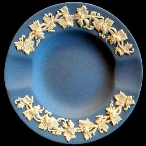 WEDGWOOD JASPERWARE ASHTRAY. Blue / White. Grapevine embossing. 9.5 cm diam.
