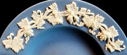 WEDGWOOD JASPERWARE ASHTRAY. Blue / White. Grapevine embossing. 9.5 cm diam.