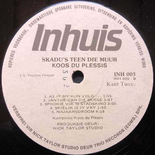 Koos du Plessis - SKADU'S TEEN DIE MUUR. LP. (NM/NM). Skaars in LP.  INH 005 (SA uitgawe)